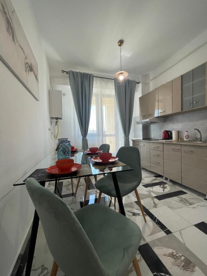 Family Apartment Near Palas Mall 雅西 外观 照片